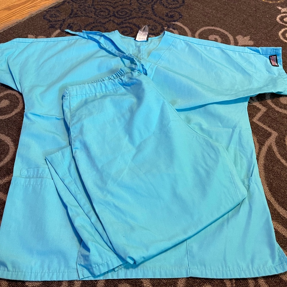 Scrub set